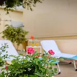 Family Home W. Yard In Beating Heart Of Old Town